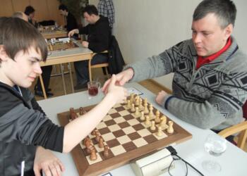 Igor Khenkin (rechts) begrüßte heute Matthias Blübaum als Gegner