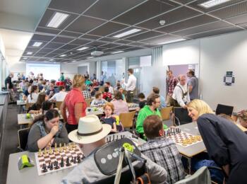 Großer Andrang – noch nie in der Turniergeschichte hatten sich so viele Schachspieler für das Pfennigparaden-Turnier angemeldet!
