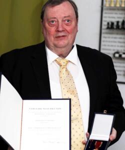 Ralf Schreiber mit der Auszeichnung