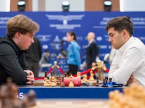 Vincent Keymer und IM Ortik Nigmatow am ersten Tag der Schnellschach-WM