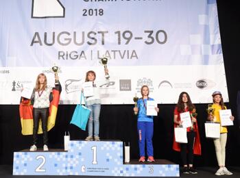 U12w: Luisa Bashylina (Platz 2), Olga Karmanowa (Russland, Platz 1), Alexandra Tarasenka (Weißrussland, Platz 3), Cisel Anacoglu (Türkei, Platz 4) und Maria Kosaschenko (Ukraine, Platz 5)