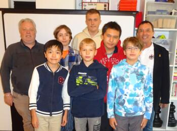 Gruppenbild mit Gerald Hertneck (links)