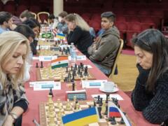 GM Natalja Schukowa (Ukraine) gegen GM Alexandra Kostenjuk (Russland) in Runde 7