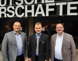 Braunfels' Bürgermeister Christian Breithecker, Sebastian Swoboda (1. Vorsitzender Sfr. Braunfels) und MdL Frank Steinraths (CDU), der noch 500 Euro aus dem Sportetat von Hessen gespendet hat.