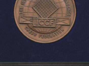 Medaille für die Siegerin der 1. Europa-Fernschachmeisterschaft Juliane Hund, verliehen von der ICCF