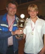 Trainer Ulrich Haag (links) mit seinem Schützling Arik Braun, nach dessen U18-Weltmeistertitel 2006