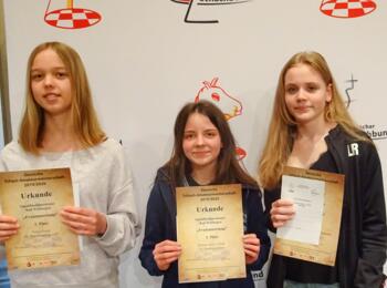Preisträger Frauenwertung: Fenja Goetz (SK Bad Homburg, 3. Platz), Helena Irene Ulrich (Medizin Erfurt, 1. Platz), Lea Röll (SC Vaterstetten, 2. Platz)