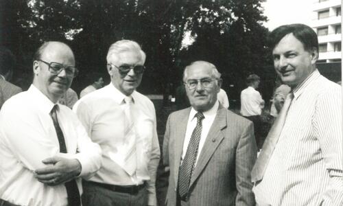 Heinz Meyer, Reinhold Kasper (Bundesturnierdirektor), Rudolf Scholz (Präsident Schachverband Württemberg) und der württembergische Landesspielleiter Erwin Franz aus Herrenberg (undatiertes Foto)