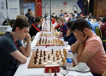 Dmitrij Kollars und GM	M. Amin Tabatabaei (Iran)