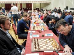 Israelisches Duell in Runde 5: GM Ori Kobo und GM Emil Sutovsky, dahinter GM Georg Meier und GM R Praggnanandhaa (Indien)