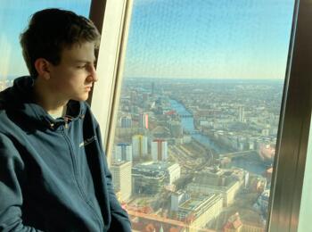 Christoph Dahl auf dem Fernsehturm nach dem Lehrgang