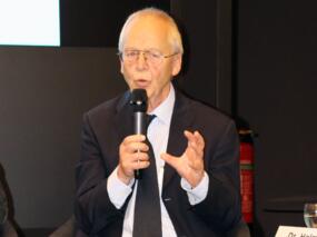 Dr. Helmut Pfleger