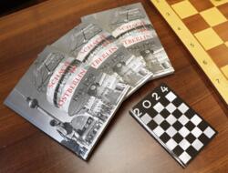 Werden verlost: 3 x Schach in Ostberlin, 1 x Schachkalender
