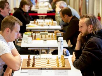 Timur Garejew (rechts) kegelte Witali Bernadskij von der Tabellenspitze