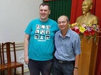 Malte Ibs mit dem stellv. Bürgermeister von Phan Thiet City