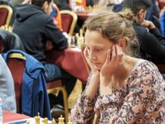 GM Nino Batsjaschwili (Georgien) und WIM Josefine Heinemann in Runde 5