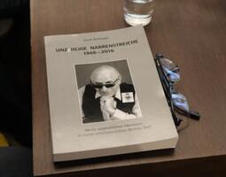 Ein Geschenk von Helmut Flöel für Herbert Bastian: Limitierte Auflage über die Geschichte des SK Zehlendorf von Freerk Bulthaupt