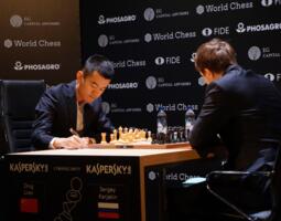 Ding Liren und Sergej Karjakin