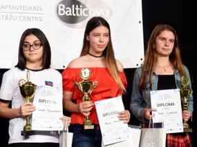 U16w: Govhar Beidullajewa (Aserbaidschan, Platz 4), Nadja Schpanko (Ukraine, Platz 5) und Jana Schneider (Platz 6)