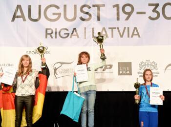 U12w: Luisa Bashylina (Platz 2), Olga Karmanowa (Russland, Platz 1), Alexandra Tarasenka (Weißrussland, Platz 3)