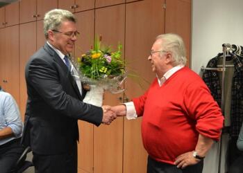DSB-Präsident Ullrich Krause (l.) dankt Christian Zickelbein
