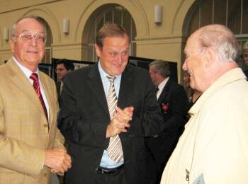 ICCF-Kongress 2006 in Dresden: Fritz Baumbach mit Exweltmeister-Kollege Horst Rittner (rechts) und Dresdens Bürgermeister Winfried Lehmann (mitte)