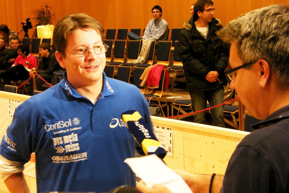 Der Weltrekordmann gibt RegioTV ein Interview