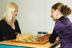 Zwei starke Schachfrauen: Anna Scharewitsch und Melanie Ohme