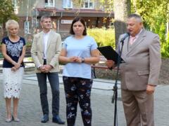 Brygida Liśkiewicz (Leiterin des Barlinecki Osrodek Kultury), Bürgermeister Darius Zielinski, Magdalena Walaszczyk (Dolmetscherin), Krzysztof Wolski (Vereinspräsident Schachclub Barlinek)